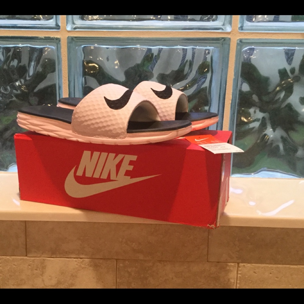 Nike Women Benassi Solarsoft Slide Sandal-Pink